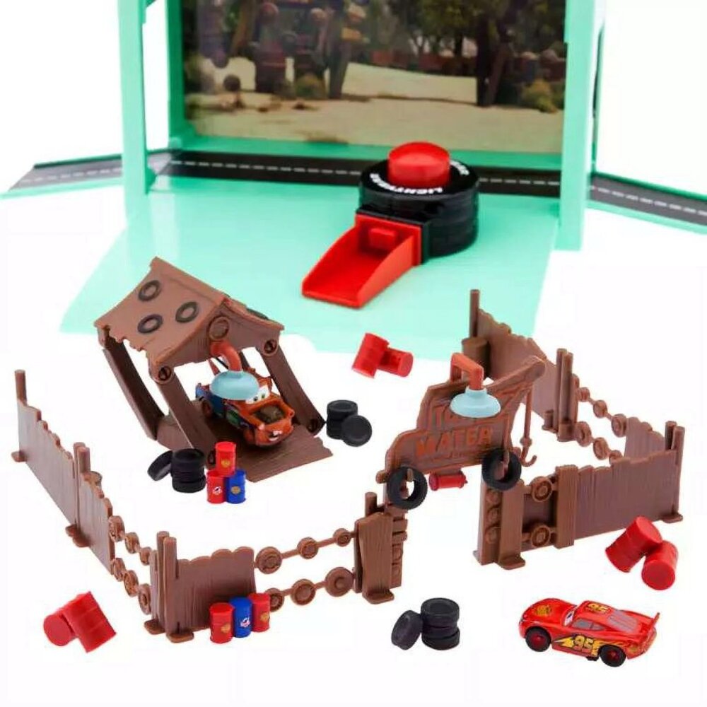 Disney Parks Maters Junkyard On-The-Go Play Set Cars new A1A2 - Picture 2 of 3